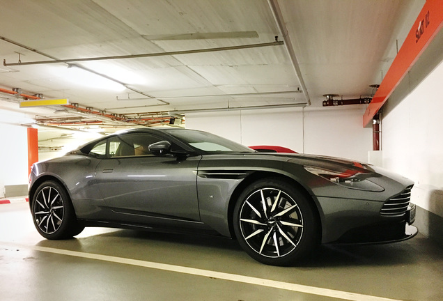 Aston Martin DB11