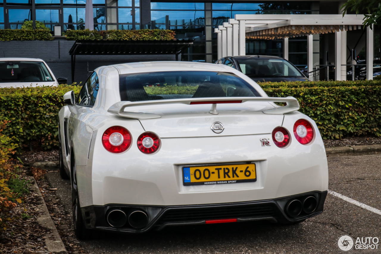 Nissan GT-R 2012