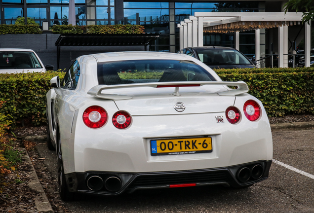 Nissan GT-R 2012