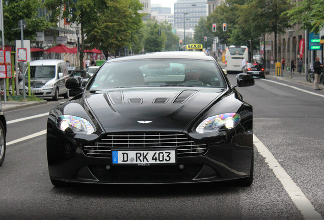 Aston Martin V12 Vantage Carbon Black Edition