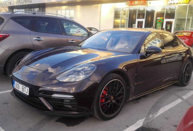 Porsche 971 Panamera Turbo