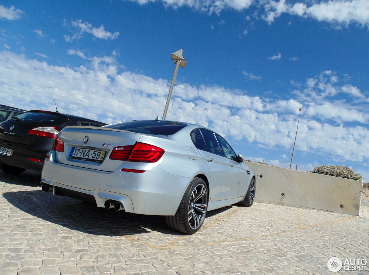 BMW M5 F10 2011