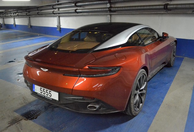 Aston Martin DB11