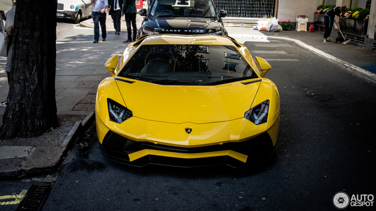 Lamborghini Aventador S LP740-4