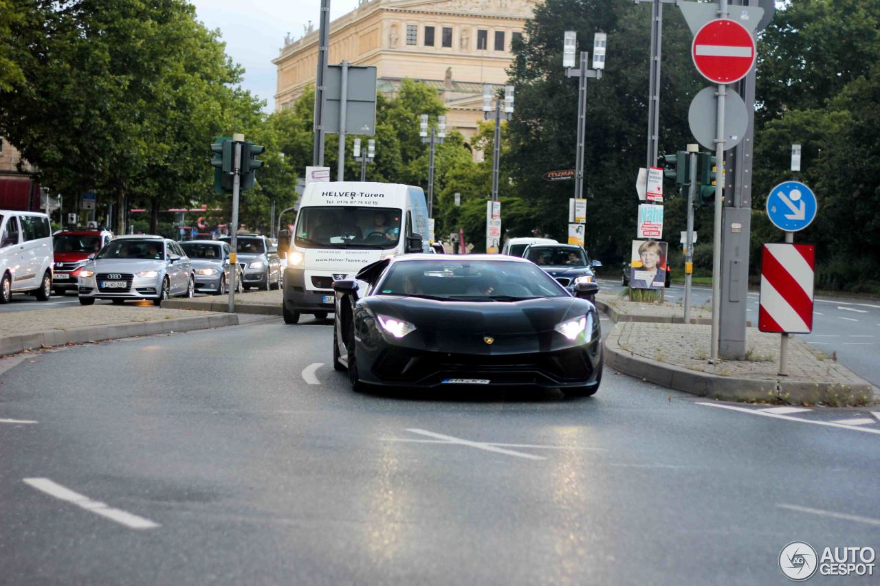 Lamborghini Aventador S LP740-4