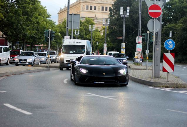 Lamborghini Aventador S LP740-4