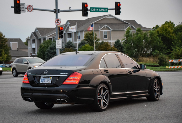 Mercedes-Benz S 63 AMG W221 2011