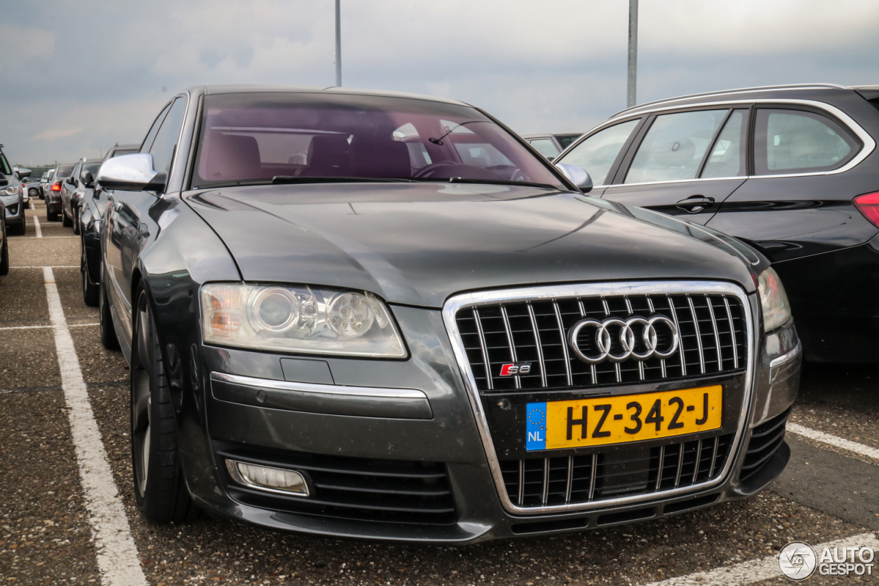 Audi S8 D3