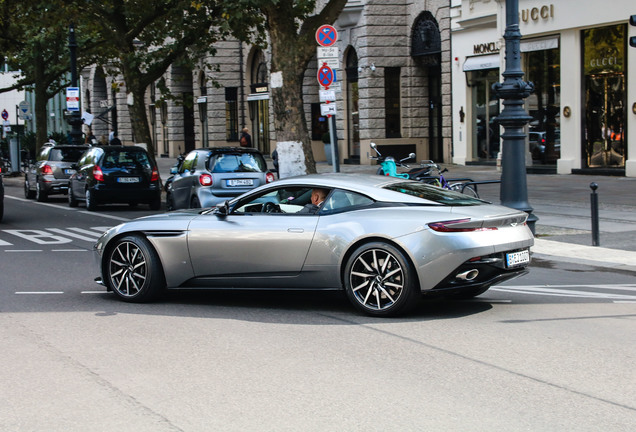 Aston Martin DB11