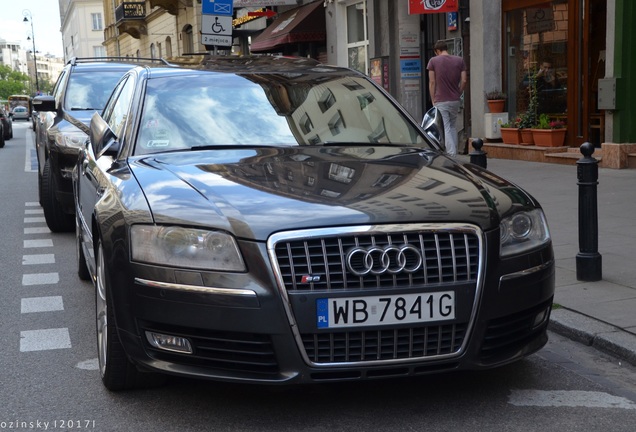 Audi S8 D3