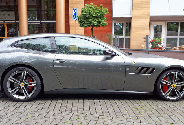 Ferrari GTC4Lusso