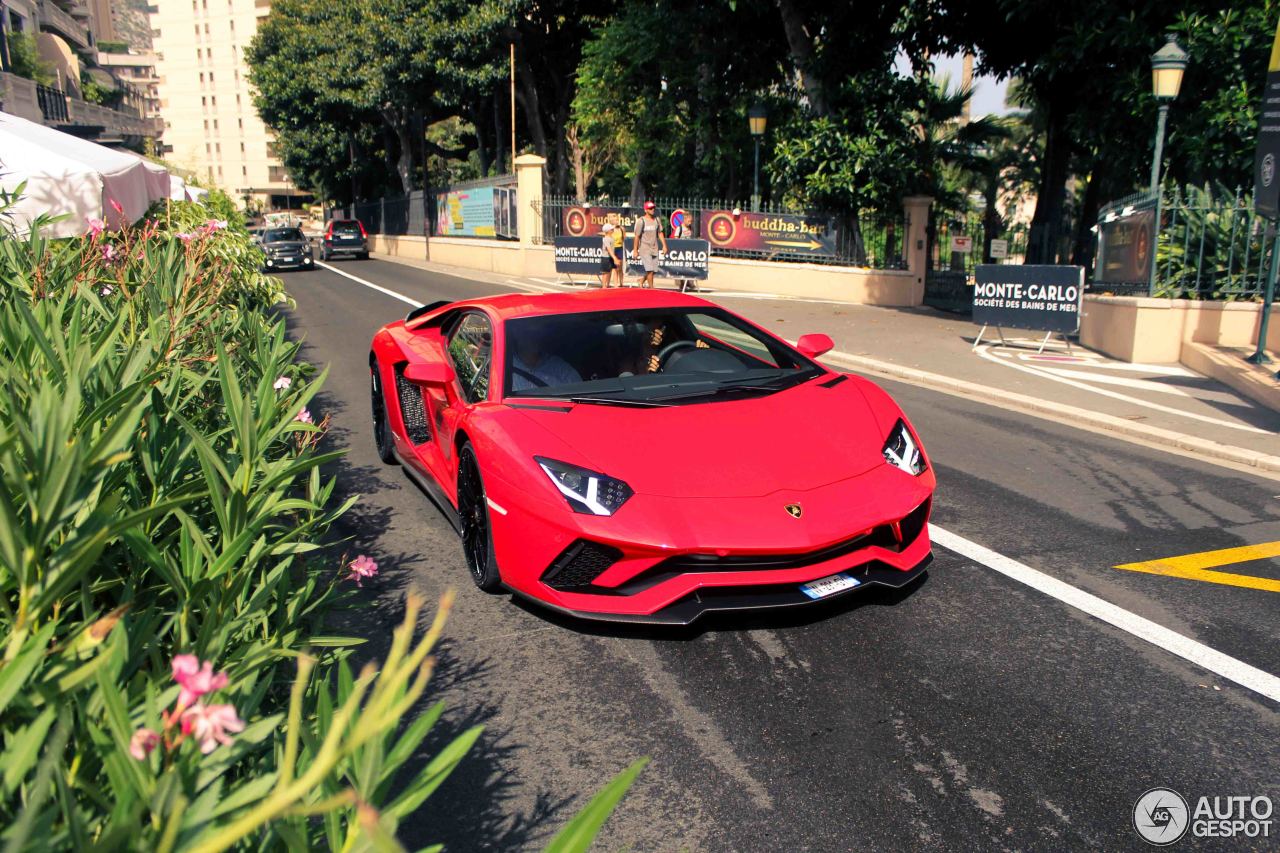 Lamborghini Aventador S LP740-4