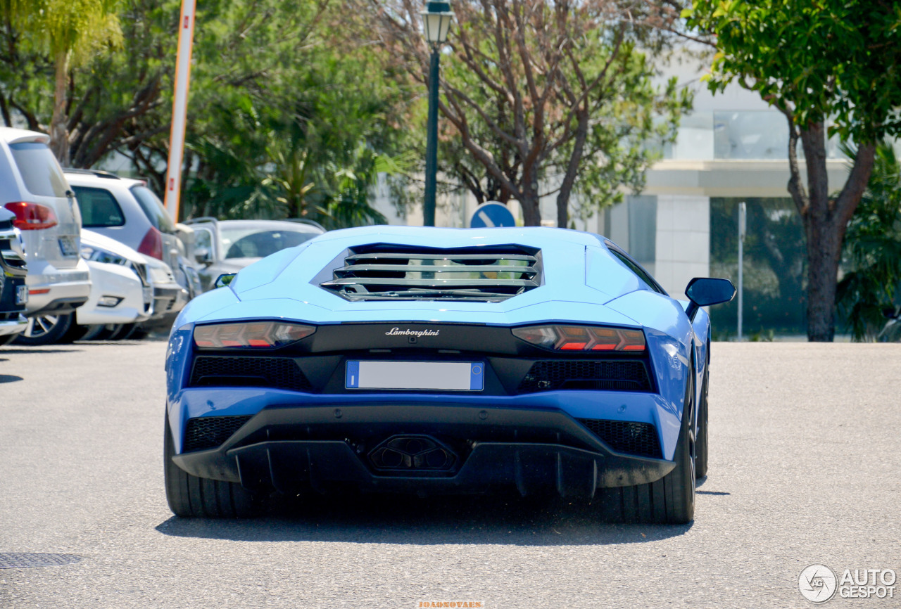 Lamborghini Aventador S LP740-4