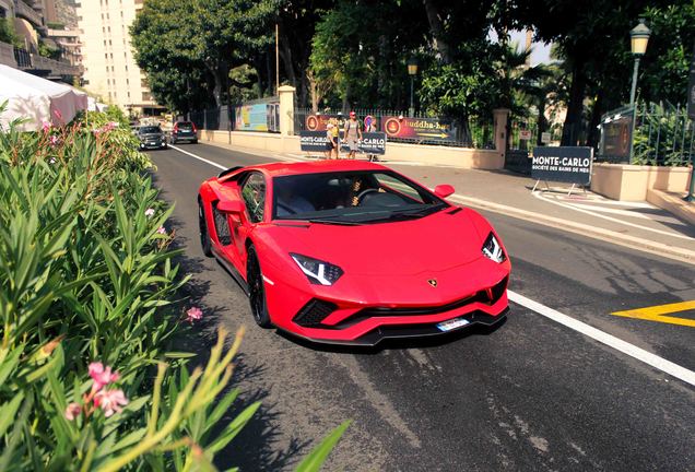 Lamborghini Aventador S LP740-4