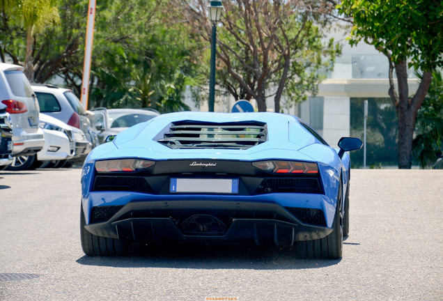 Lamborghini Aventador S LP740-4