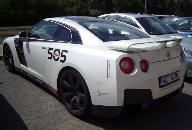 Nissan GT-R