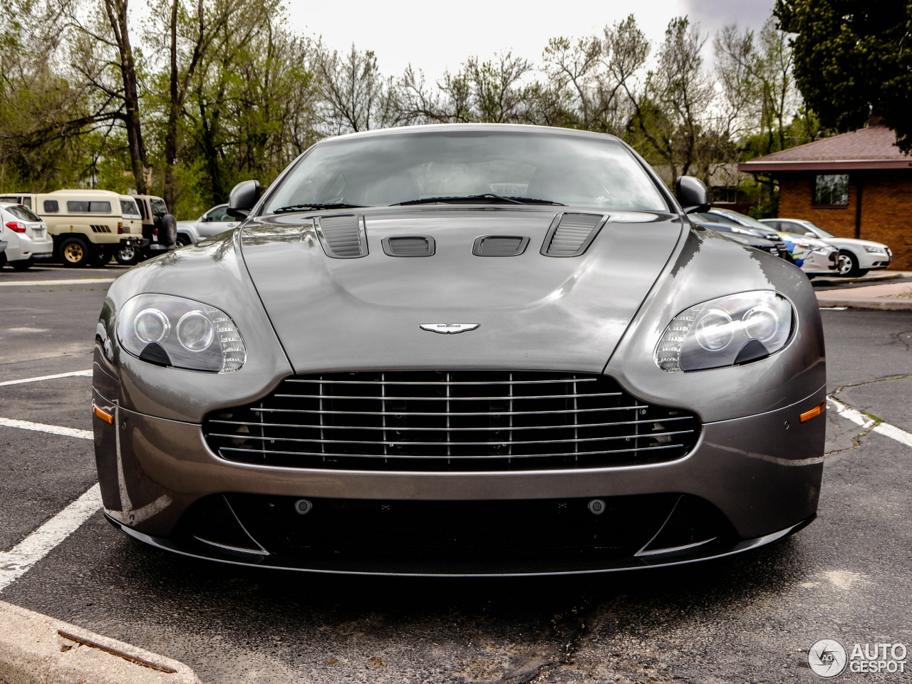 Aston Martin V12 Vantage