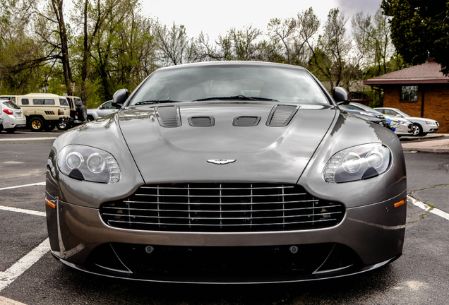 Aston Martin V12 Vantage