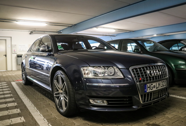 Audi S8 D3