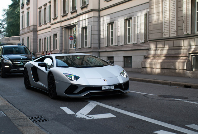 Lamborghini Aventador S LP740-4