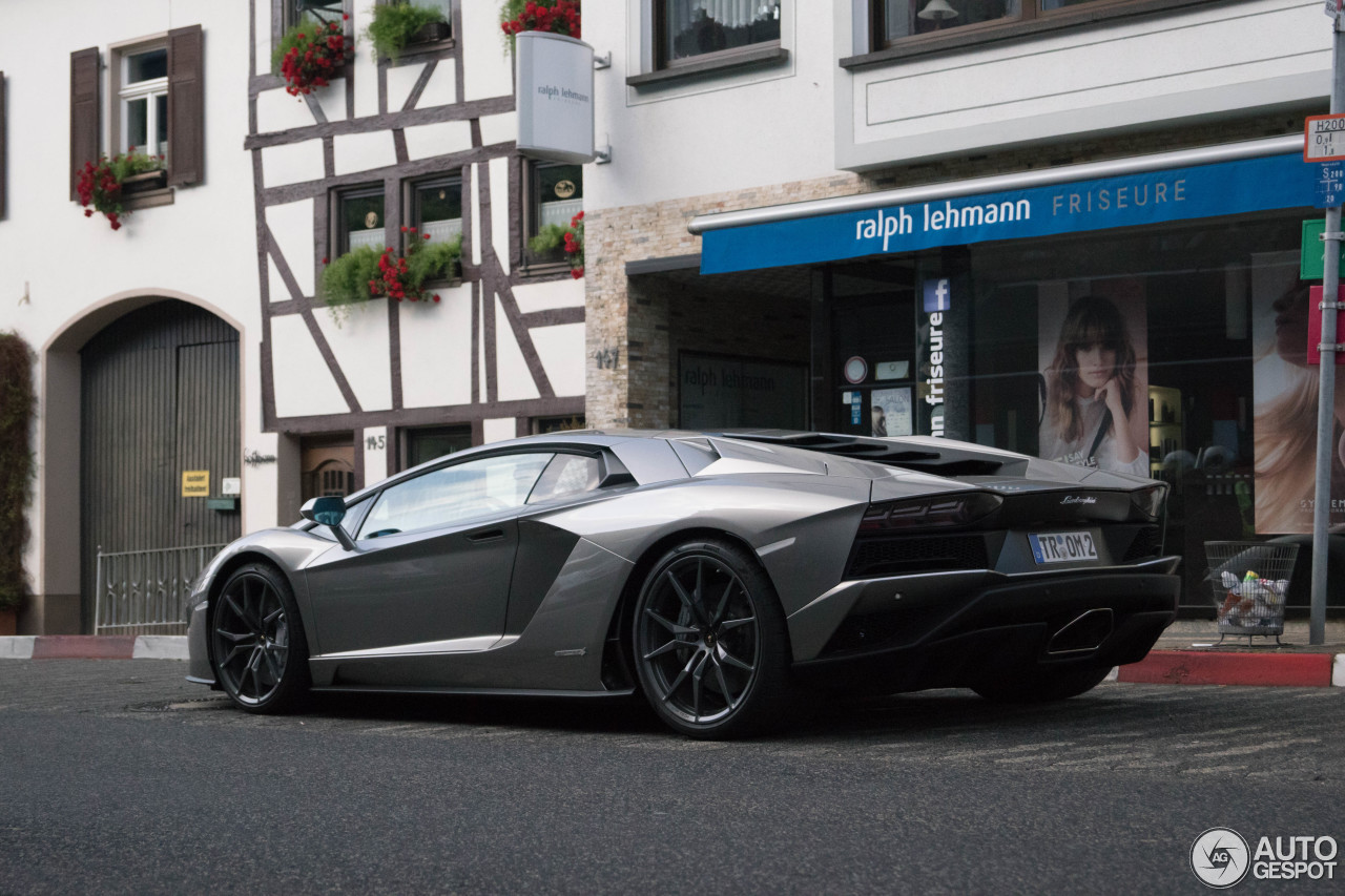 Lamborghini Aventador S LP740-4