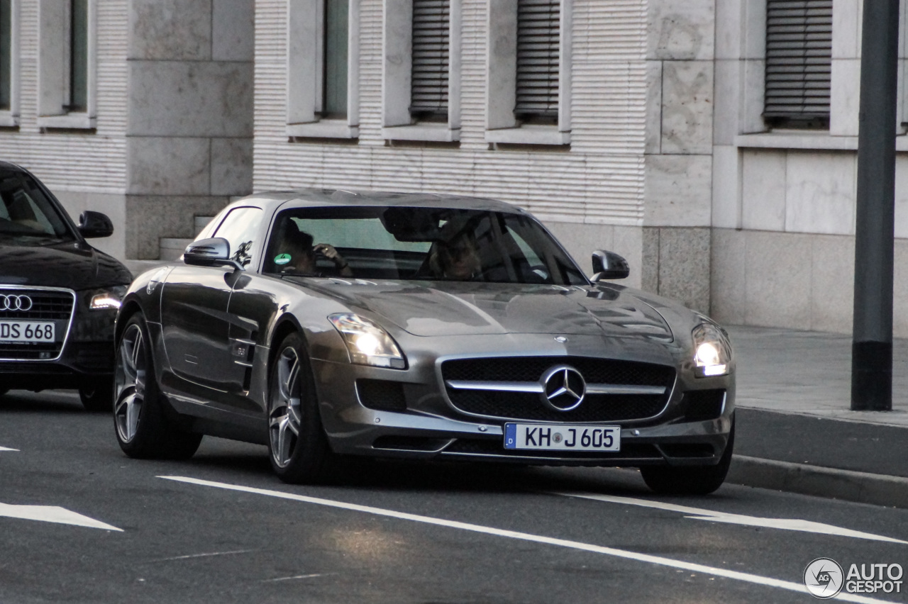 Mercedes-Benz SLS AMG