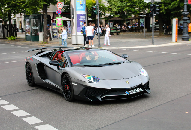 Lamborghini Aventador LP700-4 Roadster