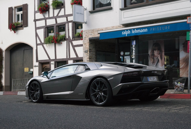 Lamborghini Aventador S LP740-4