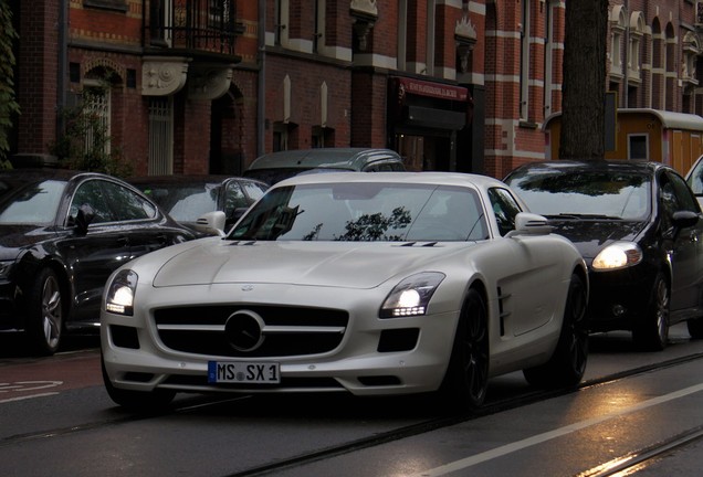 Mercedes-Benz SLS AMG