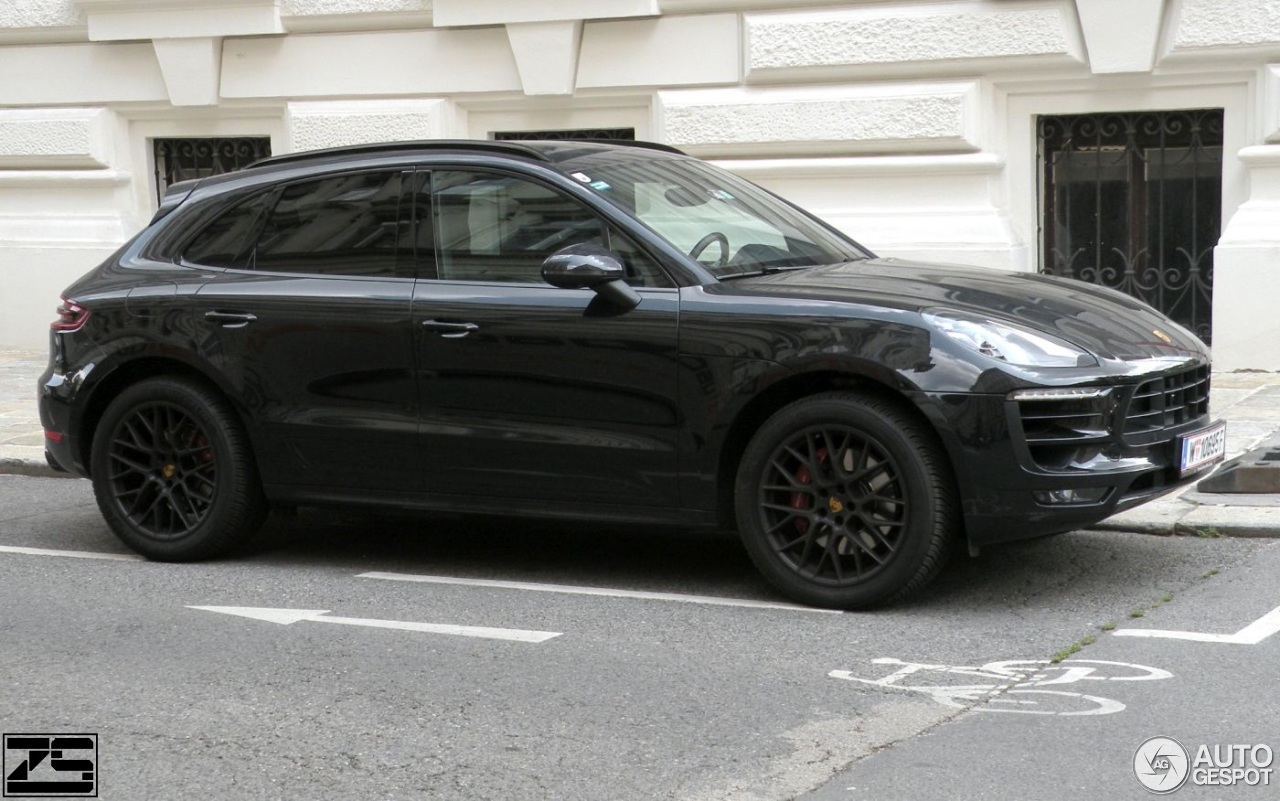 Porsche 95B Macan GTS