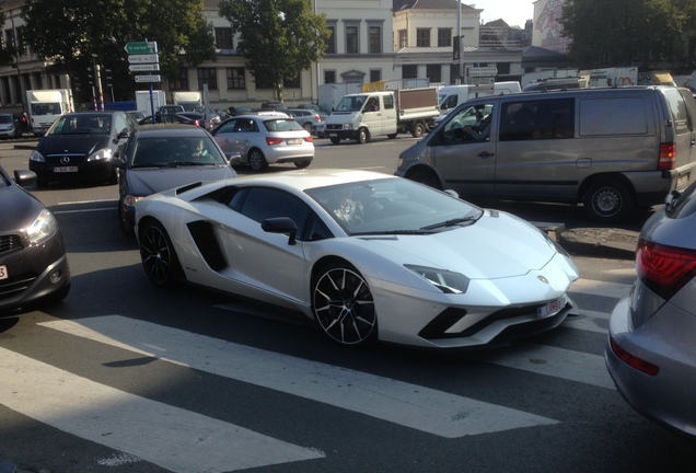 Lamborghini Aventador S LP740-4