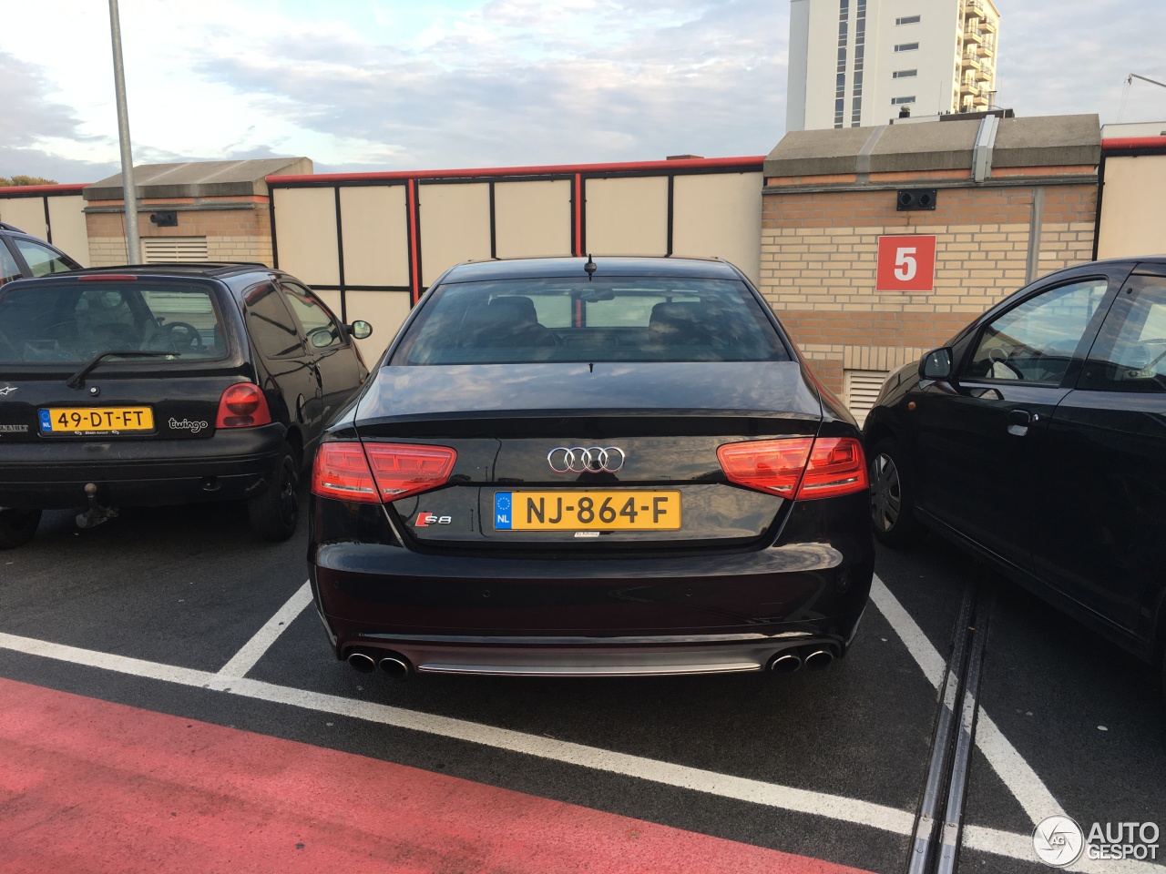 Audi S8 D4