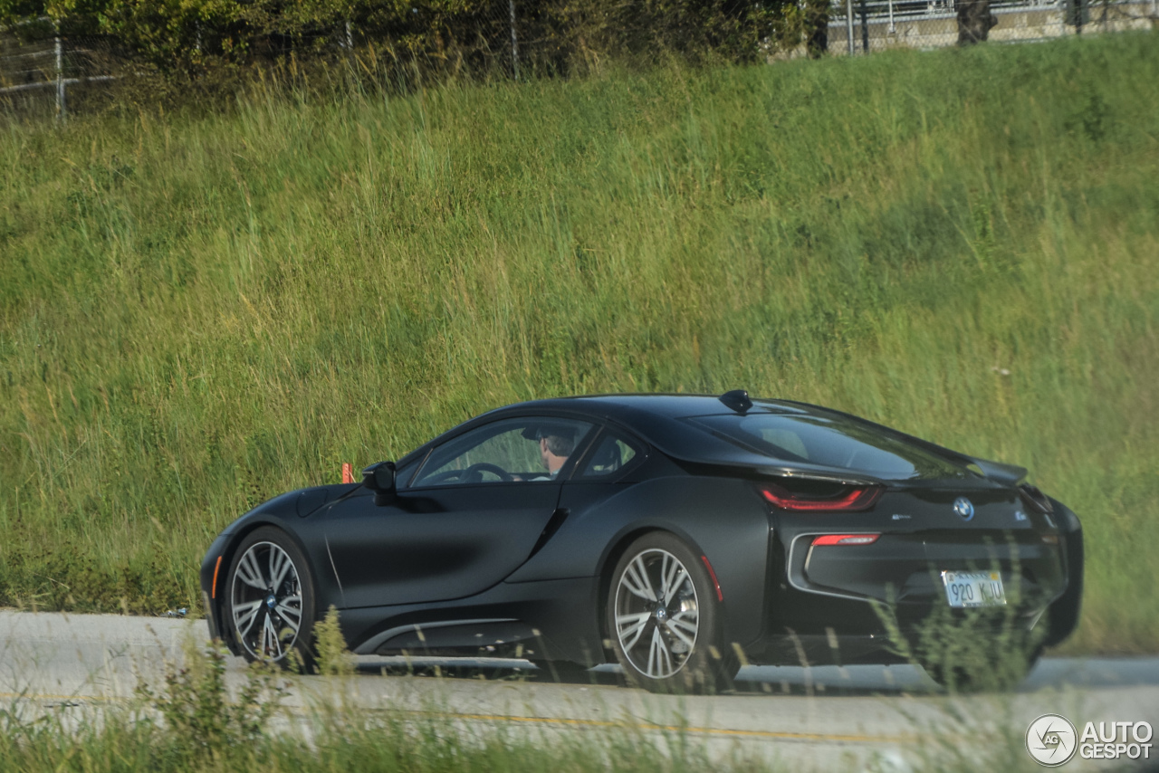 BMW i8 Protonic Frozen Black Edition