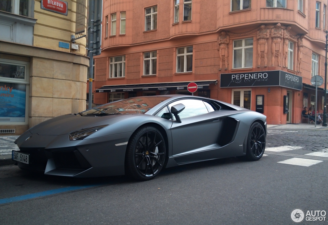 Lamborghini Aventador LP700-4