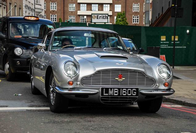 Aston Martin DB6 Superleggera