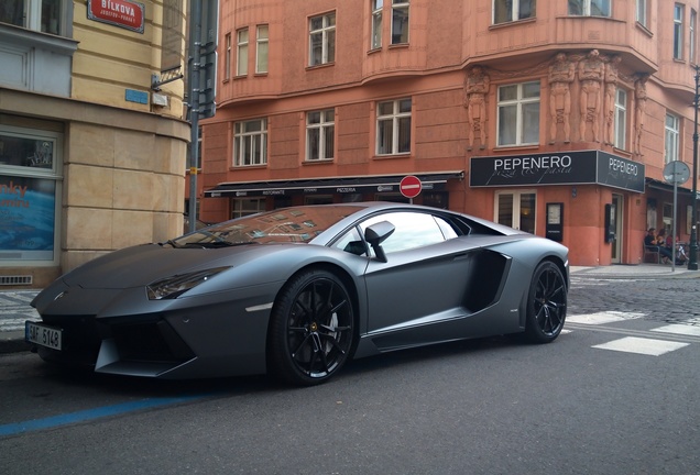 Lamborghini Aventador LP700-4