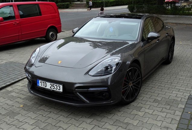 Porsche 971 Panamera Turbo