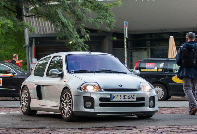 Renault Clio V6