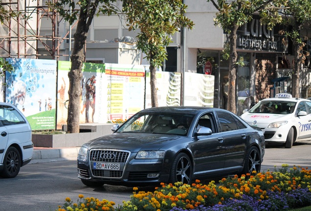 Audi S8 D3