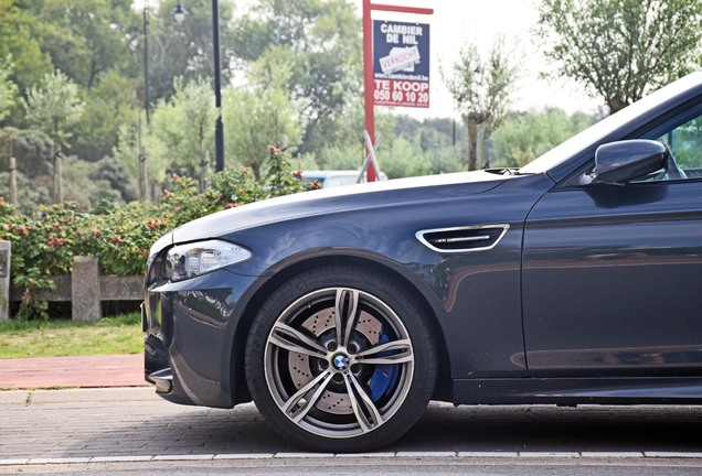 BMW M5 F10 2011