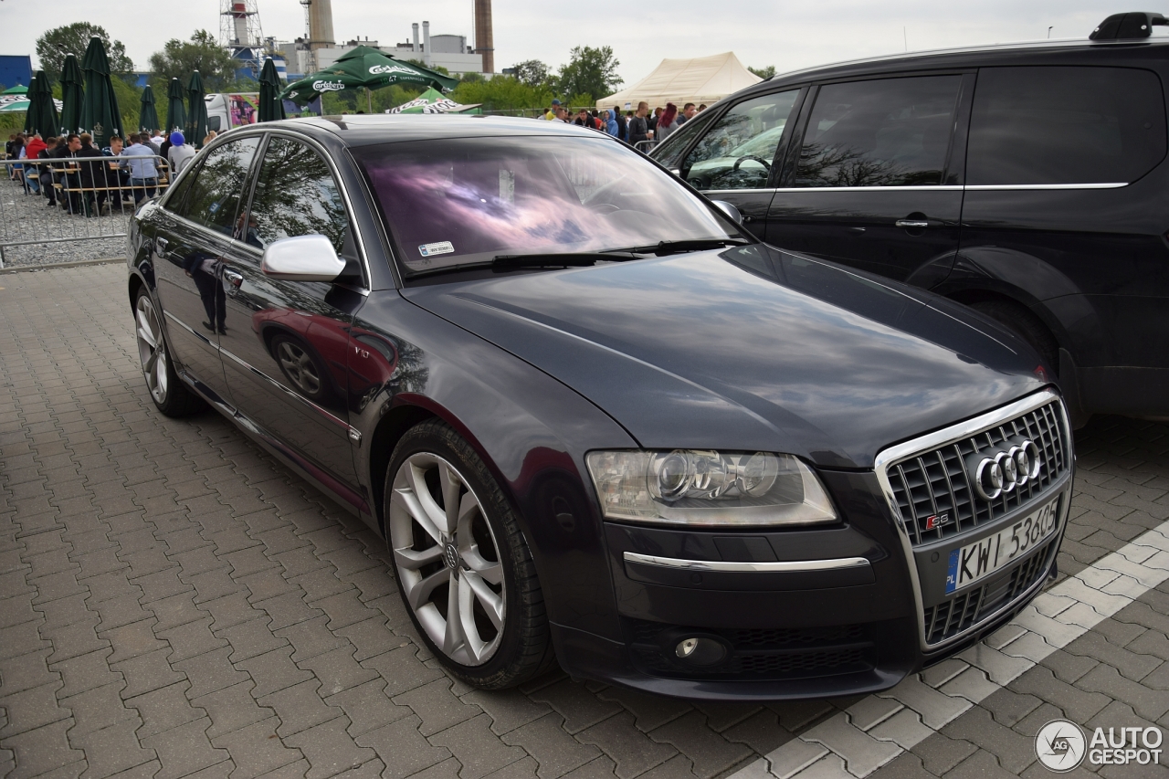 Audi S8 D3