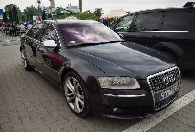 Audi S8 D3