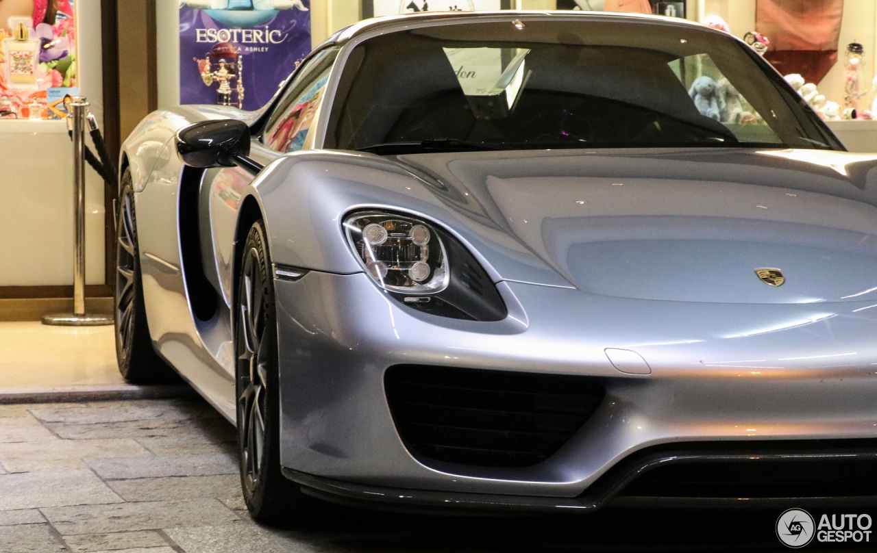 Porsche 918 Spyder Weissach Package