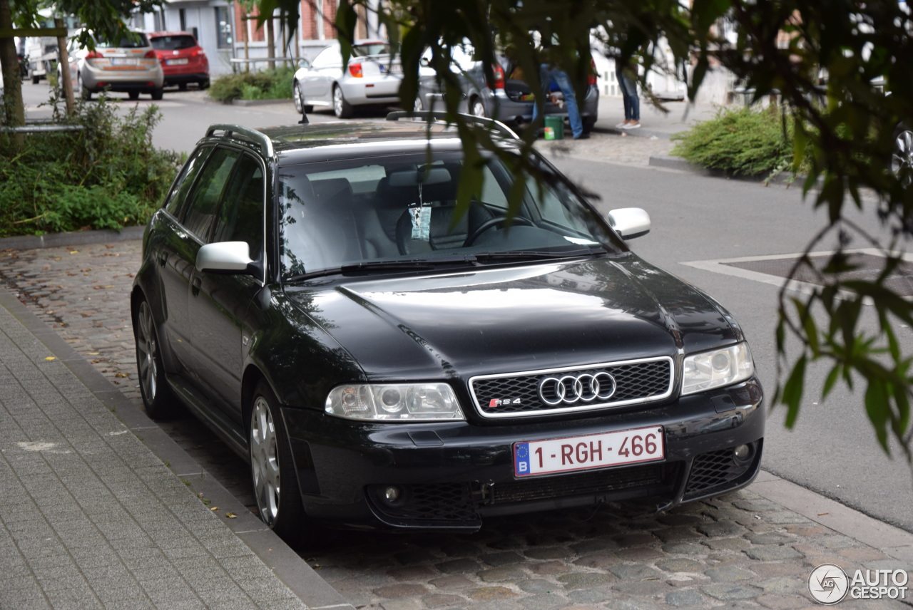 Audi RS4 Avant B5