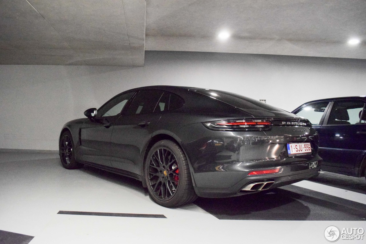 Porsche 971 Panamera Turbo