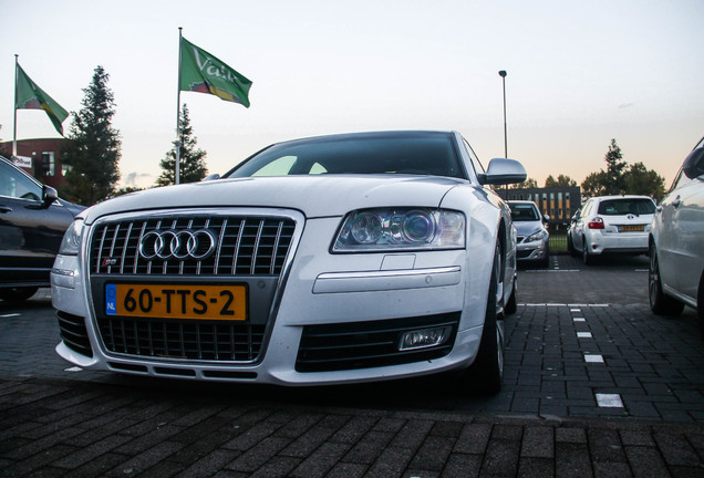 Audi S8 D3