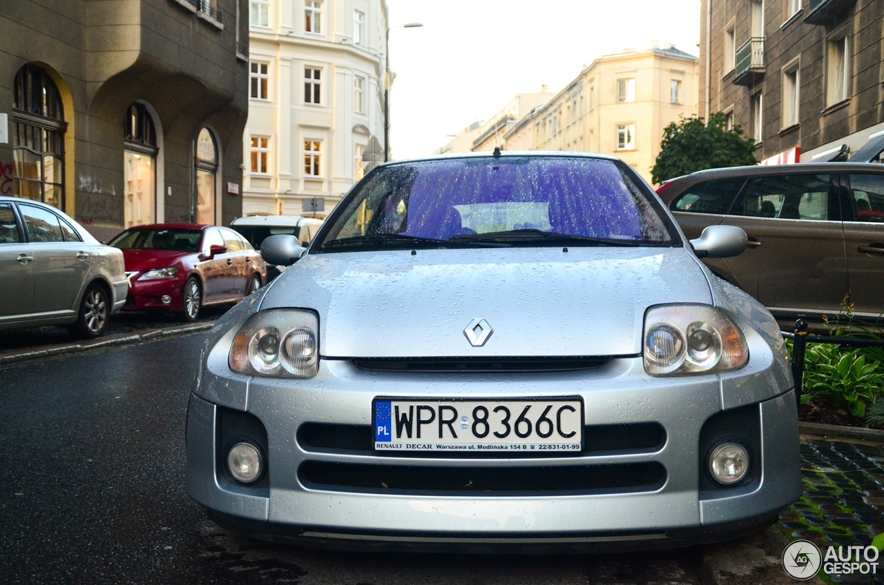 Renault Clio V6