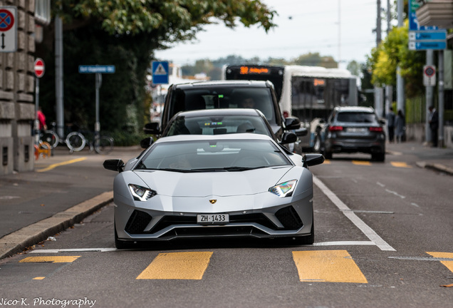 Lamborghini Aventador S LP740-4