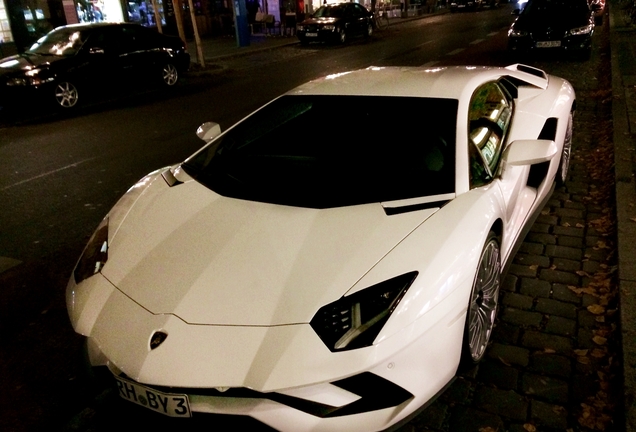 Lamborghini Aventador S LP740-4