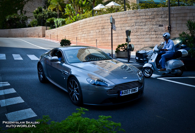 Aston Martin V8 Vantage 2012